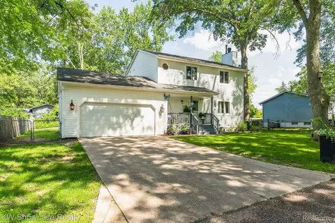 3245 Rio Vista St, Commerce, MI 48382