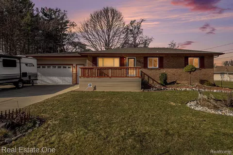 4353 Edmore Rd, Waterford, MI 48329