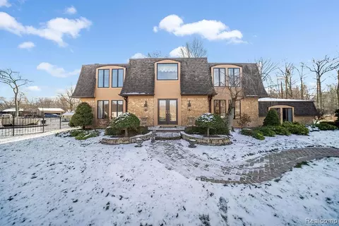 26045 Waterbury Way, Grosse Ile, MI 48138