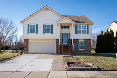 6592 Summerdale Cir W, Ypsilanti, MI 48197