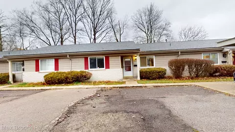 26476 Franklin Pointe Dr, Southfield, MI 48034