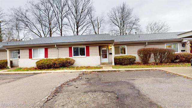 26476 Franklin Pointe Dr, Southfield, MI 48034