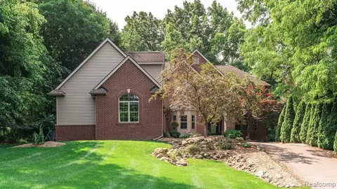 571 Mill St, Milford, MI 48381