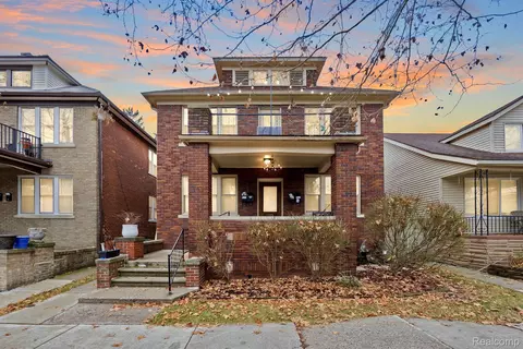 895 Beaconsfield Ave, Grosse Pointe Park, MI 48230