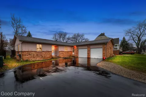 21404 Erben St, Saint Clair Shores, MI 48081