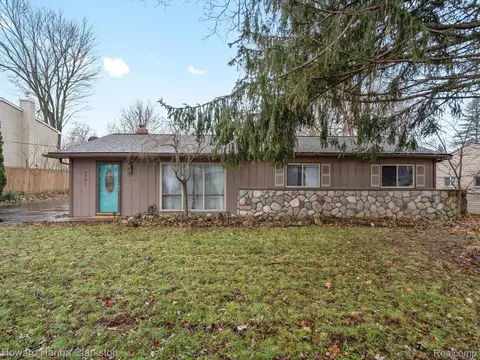 4291 Marcus Rd, Waterford, MI 48329