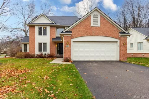7078 Quail Run, West Bloomfield, MI 48323