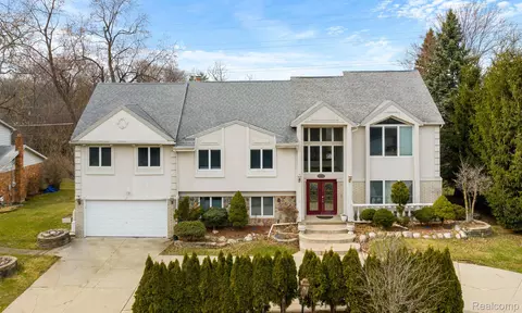 3845 Dalice Dr, West Bloomfield, MI 48323