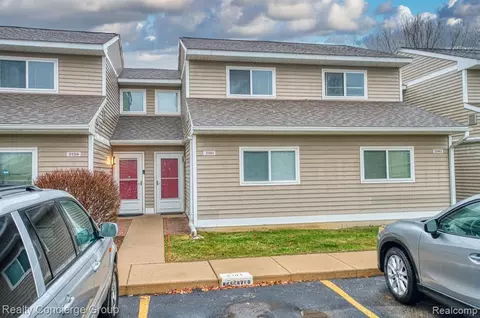 2141 Stone School Cir, Ann Arbor, MI 48108