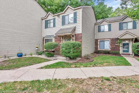 1562 Streamwood, Rochester Hills, MI 48309