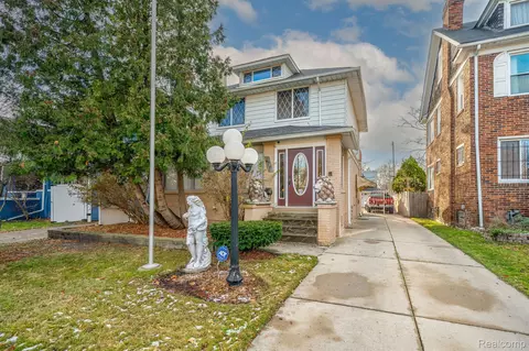 577 Chalmers St, Detroit, MI 48215