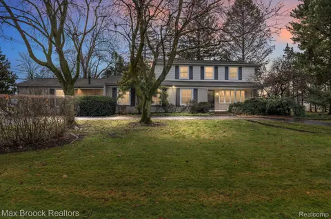 23045 Laurel Valley St, Southfield, MI 48034