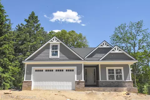 8 Stillmeadow, Genoa, MI 48843