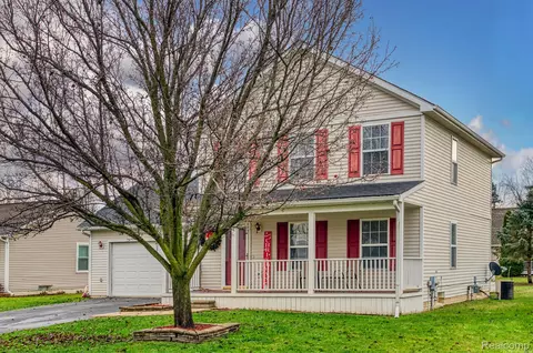 692 Jessica Cir, Fowlerville, MI 48836