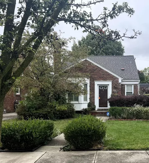 21183 Hunt Club Dr, Harper Woods, MI 48225
