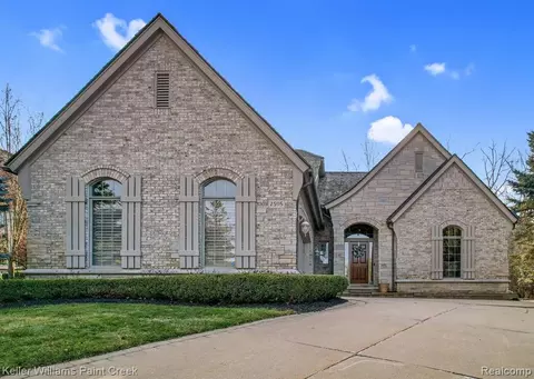 2595 Summerlin Ct, Rochester, MI 48306