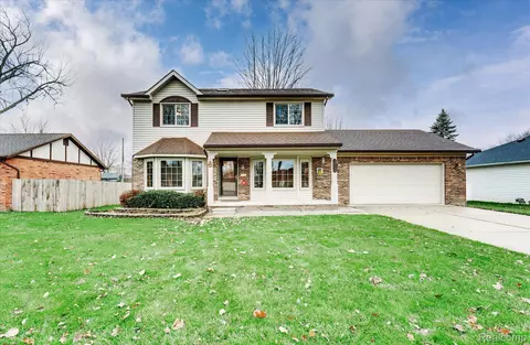39259 Camp St, Harrison, MI 48045