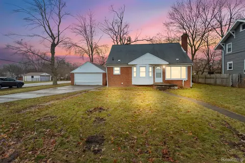 21111 Indian St, Southfield, MI 48033
