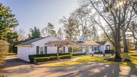 6095 Golfview Dr, Bloomfield Hills, MI 48301