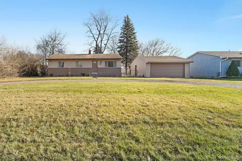 27268 Bunert Rd, Warren, MI 48088