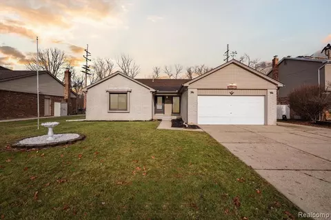 31186 Mayville St, Livonia, MI 48152