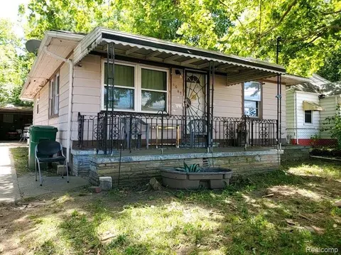 1047 W Coldwater Rd, Flint, MI 48505