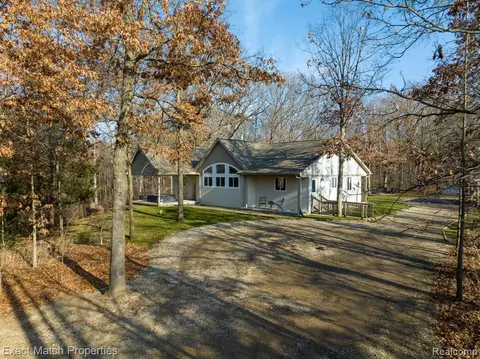 7000 Eagle Rd, Davisburg, MI 48350