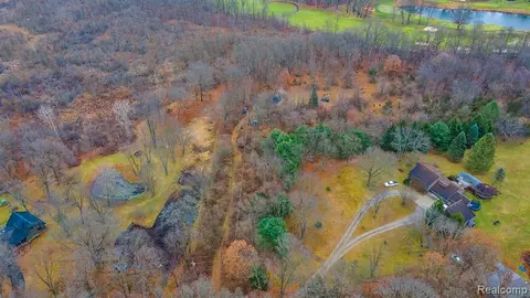 000 E Coon Lake Rd, Howell, MI 48843