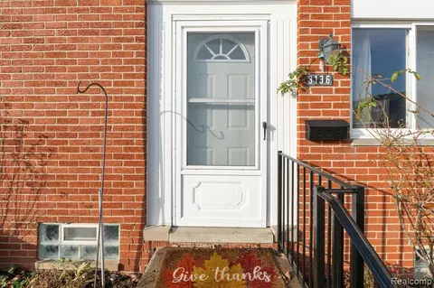 3136 Bookham Circle St, Auburn Hills, MI 48326