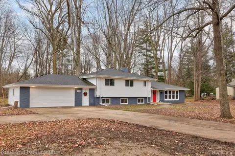4135 Emerald Dr, Bridgeport, MI 48722