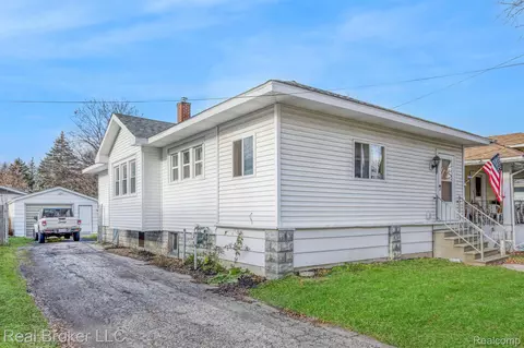 1701 N Charles St, Saginaw, MI 48602