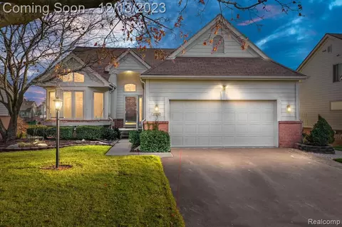 17657 Lake View Cir, Northville, MI 48168