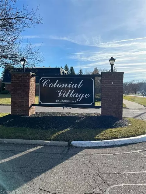 1852 Colonial Village Way #2, Waterford, MI 48328