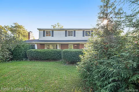 1360 Iva St, Burton, MI 48509