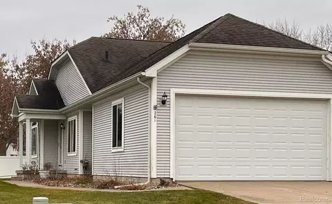 261 Aberdeen Crt Ct, Flushing, MI 48433