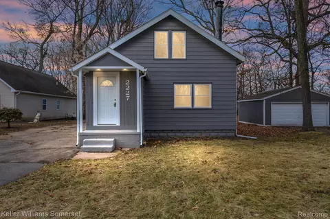 2227 Overridge Ave, Waterford, MI 48327