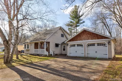 3390 Tulip Dr, Bridgeport, MI 48722