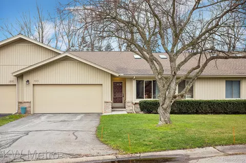 1824 Hunters Ln, Orion, MI 48360