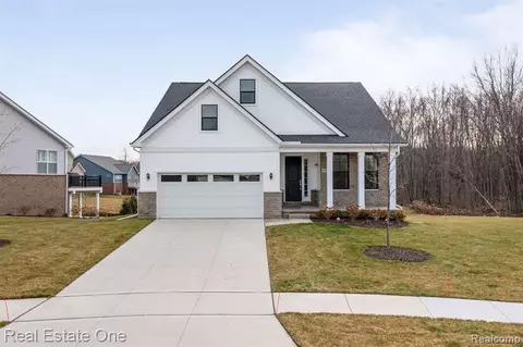 57949 Stoneleigh Dr, South Lyon, MI 48178