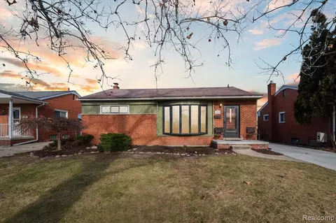 13350 Peach St, Southgate, MI 48195