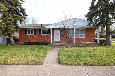 19519 Chalon St, Saint Clair Shores, MI 48080