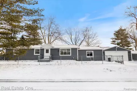 3614 Frankman Ave, Waterford, MI 48329