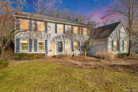 9659 Alger Dr, Brighton, MI 48114