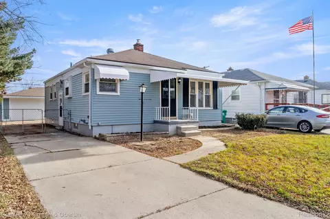 22800 Lambrecht Ave, Eastpointe, MI 48021