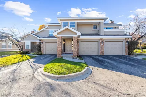 6604 Bellows Crt Ct, West Bloomfield, MI 48322