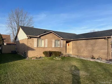 26349 Woodland Dr, Chesterfield, MI 48051