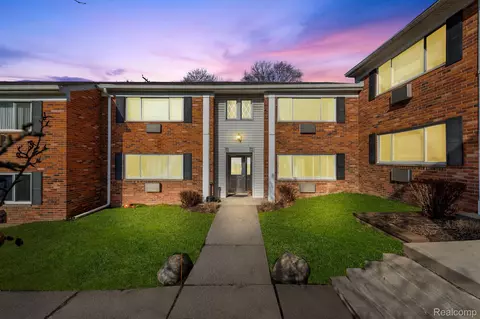 525 Fairbrook St #204, Northville, MI 48167
