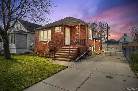 1152 3rd St, Wyandotte, MI 48192