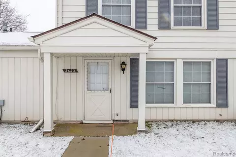 2623 Thornbrier, Lake Orion, MI 48360