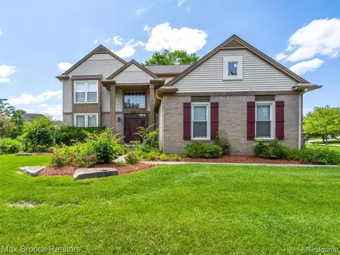 5013 Knollcrest Ct, Commerce Twp, MI 48382